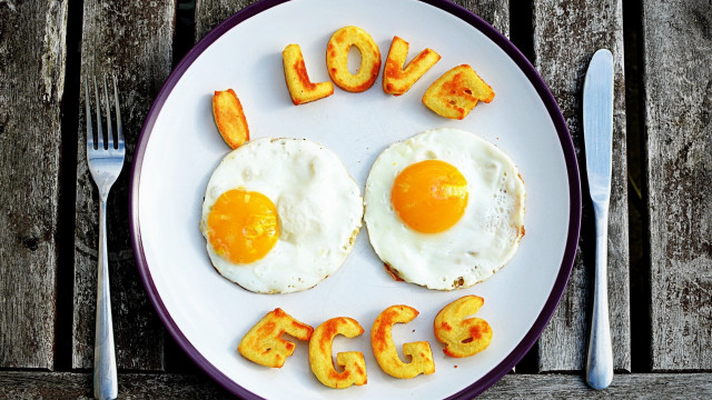 Plate eggs love fork knife free wallpaper - medium preview image