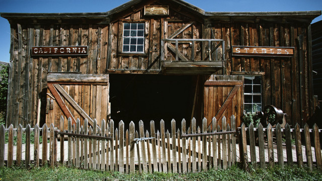 Wooden barn picket fence gate free wallpaper - medium preview image