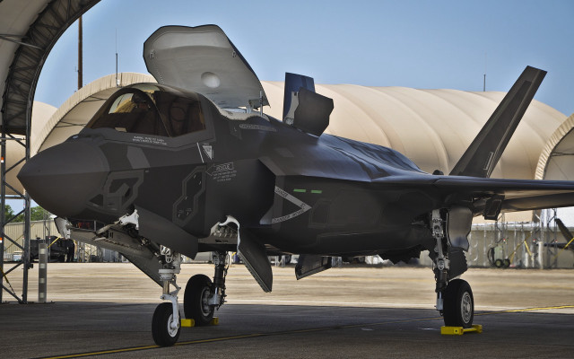 Jet fighter airport tarmac hangar free wallpaper - medium preview image