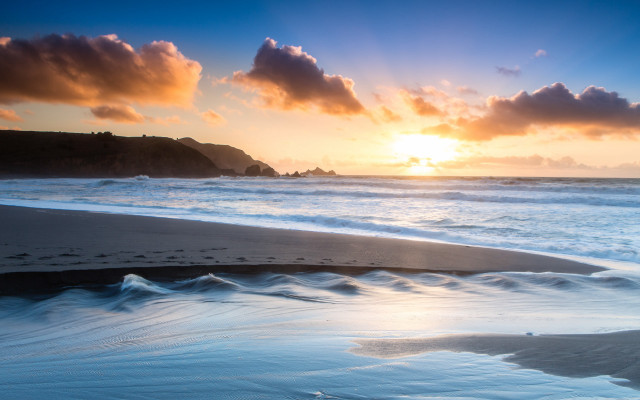 Beach sunset waves clouds person free wallpaper for desktop - medium preview image