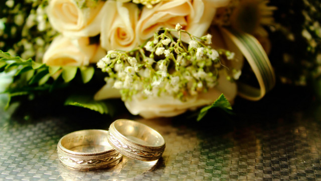 Wedding rings flower bouquet bokeh free wallpaper - medium preview image