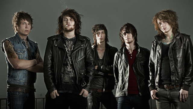 Group men front gray background free wallpaper - medium preview image