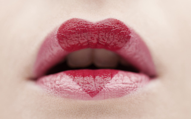 Red lipstick woman heart airbrush free wallpaper - medium preview image