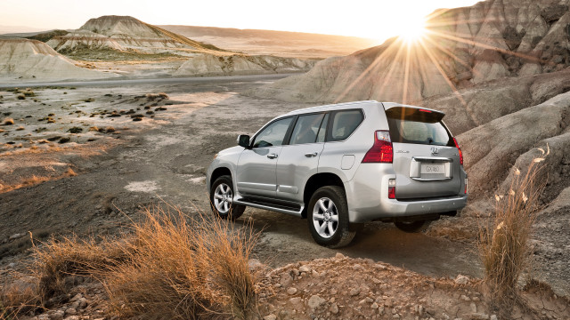 Silver suv rocky desert sunset free wallpaper - medium preview image