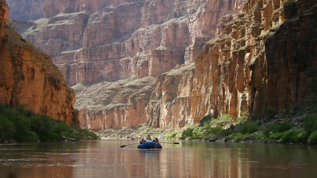 River canyon boat kayak cityscape free wallpaper - medium preview image