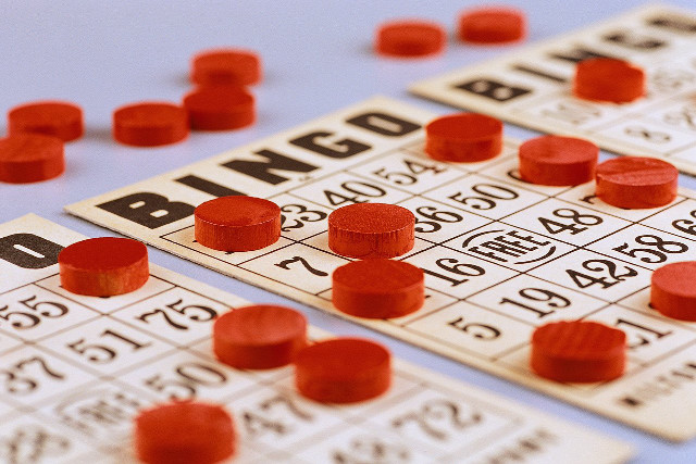 Game board red dices close free wallpaper - medium preview image