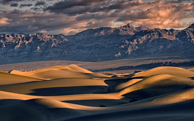 Mountain range cloudy sky dusk free wallpaper - medium preview image