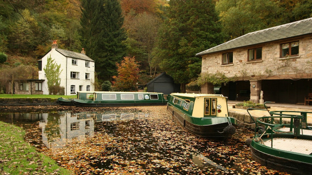 Boats house bridge city river free wallpaper - medium preview image