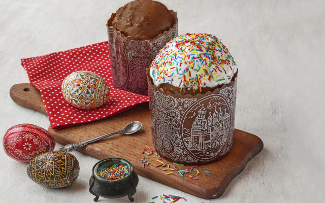 Wooden tray two cakes frosting free wallpaper - medium preview image