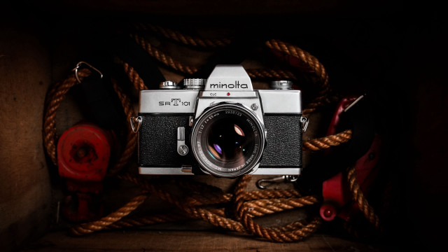 Camera rope red wood black free wallpaper - medium preview image