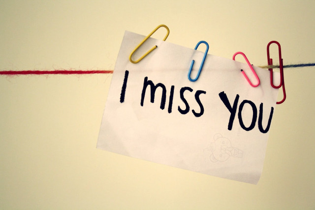 Paper message hanging line clips free wallpaper - medium preview image
