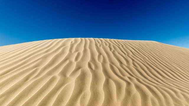 Large sand dune blue sky #3 free wallpaper - medium preview image