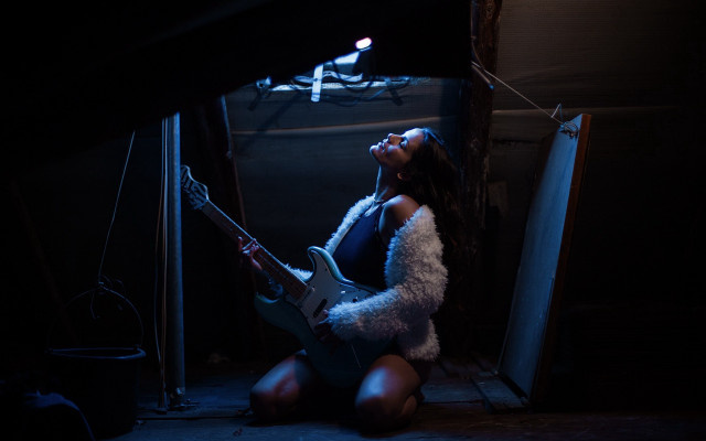Woman guitar microphone light artist free wallpaper - medium preview image