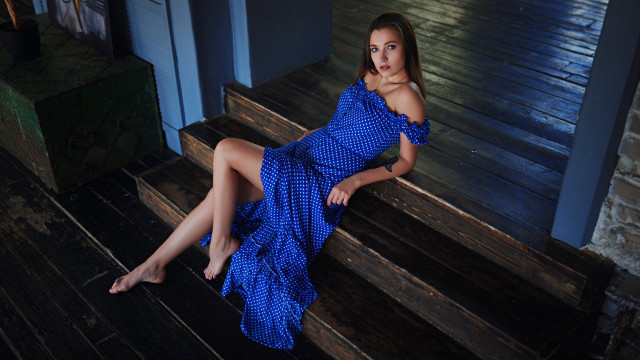 Woman blue dress polaroid fashion free wallpaper for desktop - medium preview image