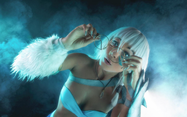 Woman bikini glasses feathered armband free wallpaper - medium preview image
