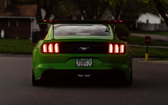 Green mustang cobra rim lights free wallpaper - medium preview image