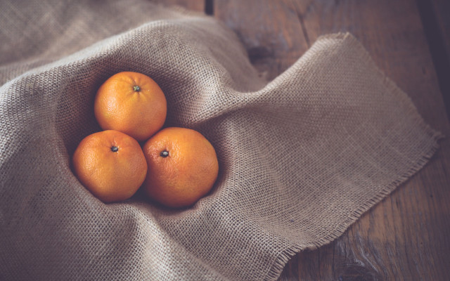 Three oranges still life fishnet free wallpaper - medium preview image