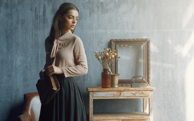 Woman table mirror vase flowers free wallpaper - medium preview image