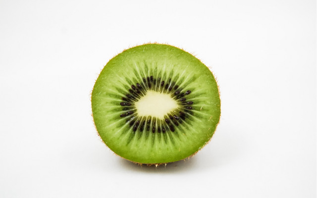 Kiwi halved superflat gradient white free wallpaper - medium preview image