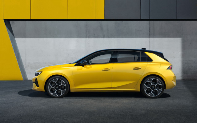 Yellow car yellow wall gray free wallpaper - medium preview image