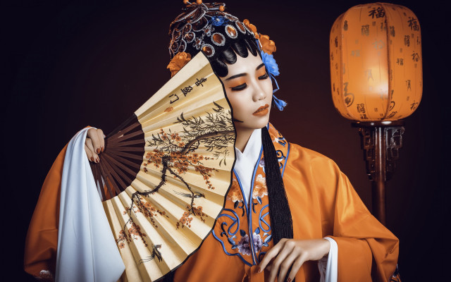 Woman kimono fan lamp black free wallpaper - medium preview image