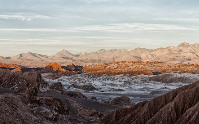 Mountain range snowy horizon beach free wallpaper - medium preview image