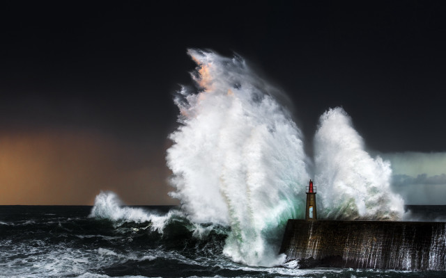 Lighthouse wave ocean beach cloud free wallpaper - medium preview image