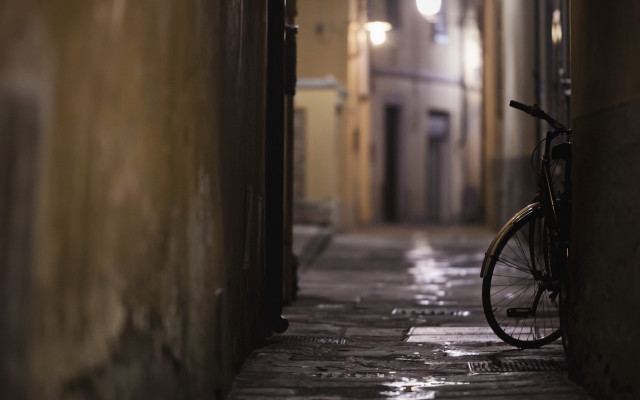 Narrow alleyway night bike tiltshift free wallpaper - medium preview image