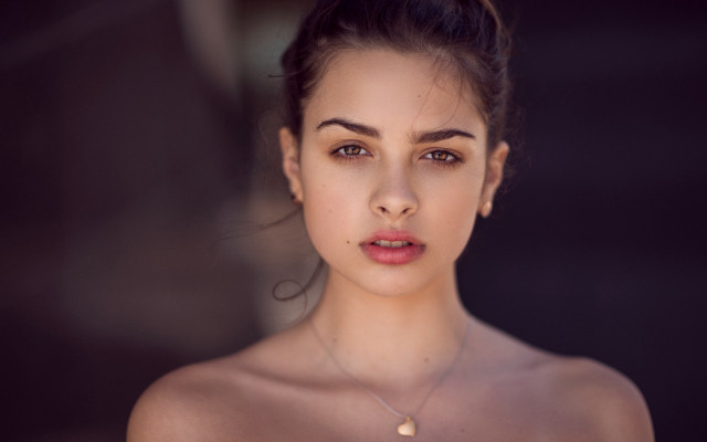 Woman necklace gold circle portrait free wallpaper - medium preview image