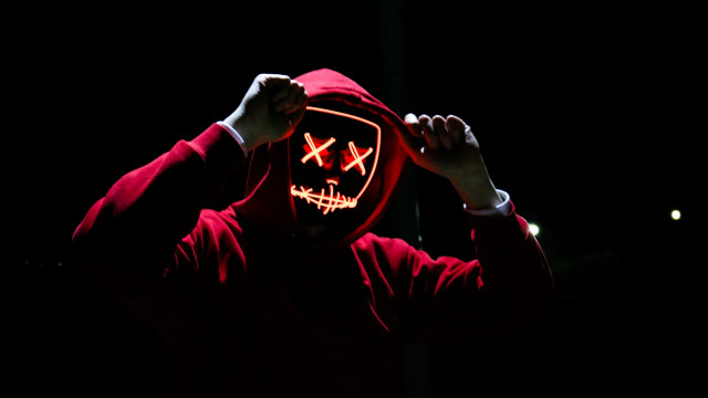 Red mask hoodie cedric seaut free wallpaper - medium preview image