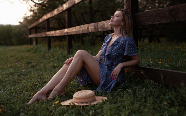 Woman polka dots fence cinema free wallpaper - medium preview image