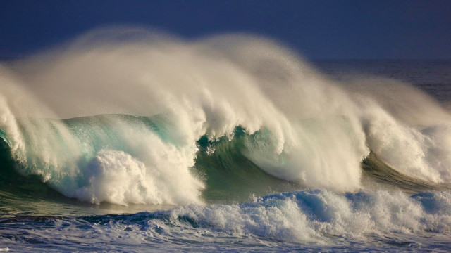 Large wave ocean shore blue free wallpaper - medium preview image