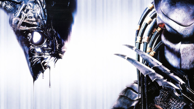 Two alien creatures with large free wallpaper - medium preview image