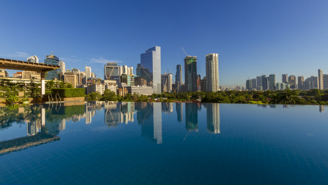 City skyline reflection tiltshift panorama free wallpaper - medium preview image