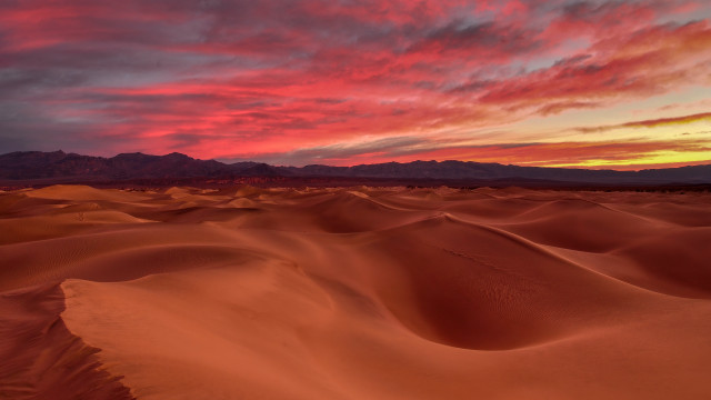Desert sunset mountains clouds red free wallpaper - medium preview image