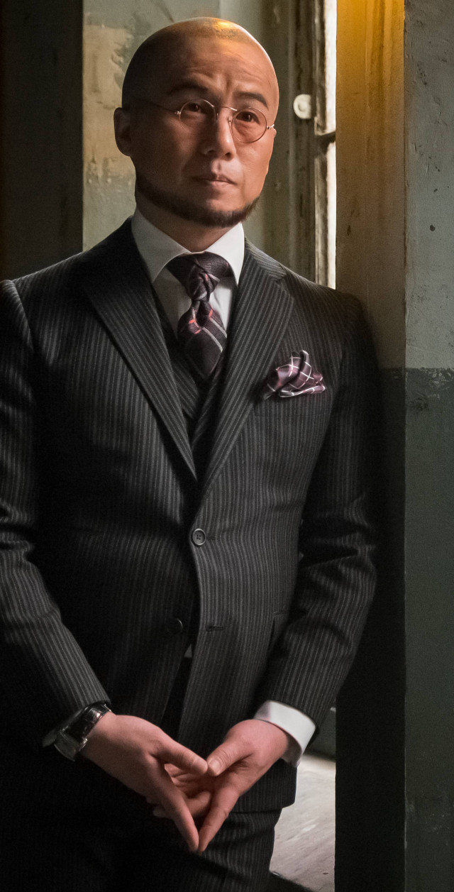 Man suit tie doorway hands free wallpaper - medium preview image