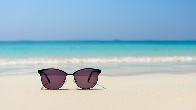 Sunglasses beach ocean sunny blue free wallpaper - medium preview image