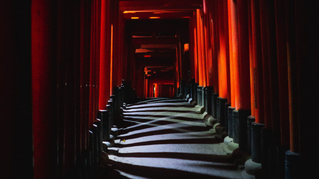 Long hallway red curtains clock free wallpaper - medium preview image