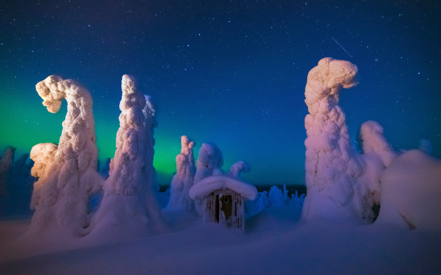 Snowy landscape cabin aurora star free wallpaper - medium preview image