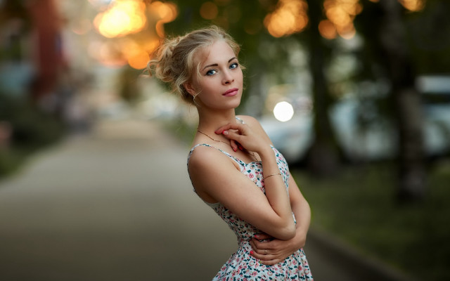 Elina karimova street portrait blonde free wallpaper - medium preview image