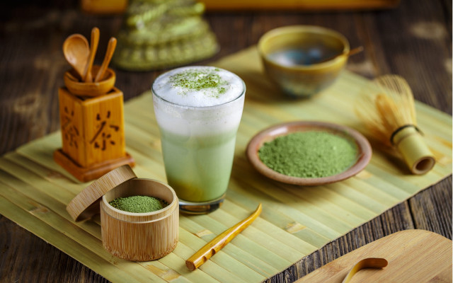 Green powder drink wooden spoon free wallpaper - medium preview image