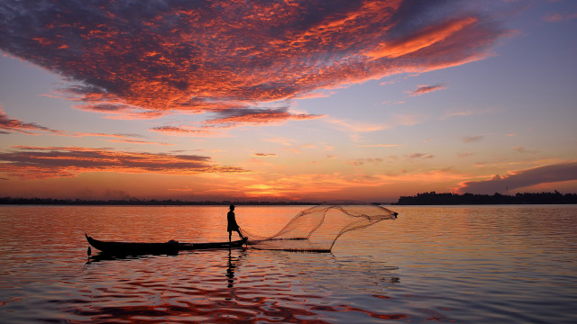 Boat man sunset water net free wallpaper - medium preview image