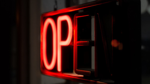 Red sign open side dark free wallpaper - medium preview image