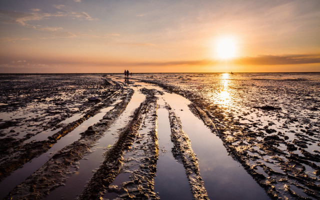 Beach sunset reflection mountains cityscape free wallpaper - medium preview image