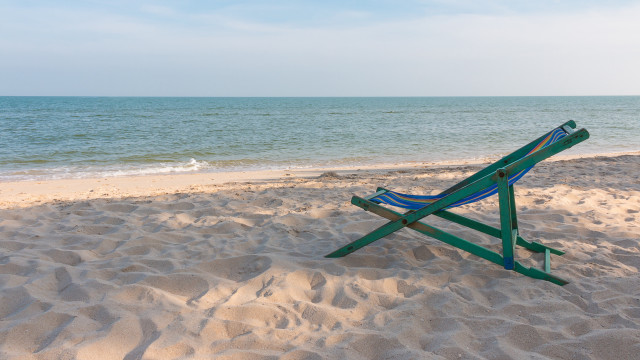 Green blue chair beach ocean free wallpaper - medium preview image