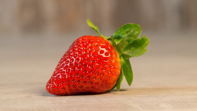 Strawberry greenleaf tabletop precisionism 3drender free wallpaper - medium preview image