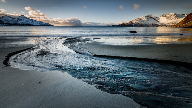 River beach mountains clouds water free wallpaper - medium preview image
