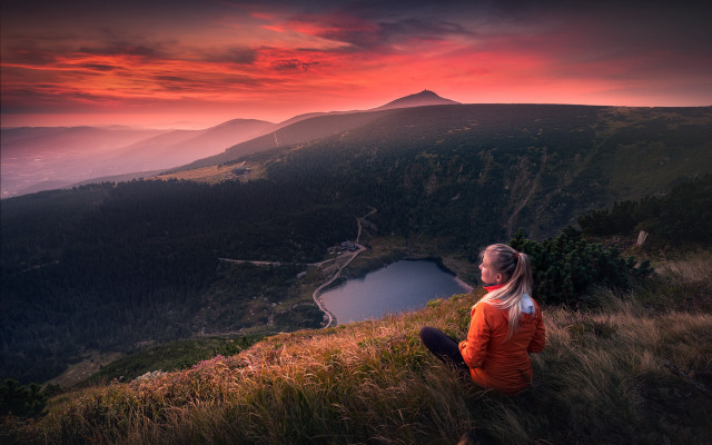 Woman hill lake mountains sunset free wallpaper - medium preview image
