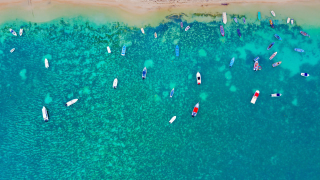 Boats ocean beach tiltshift aerial free wallpaper - medium preview image