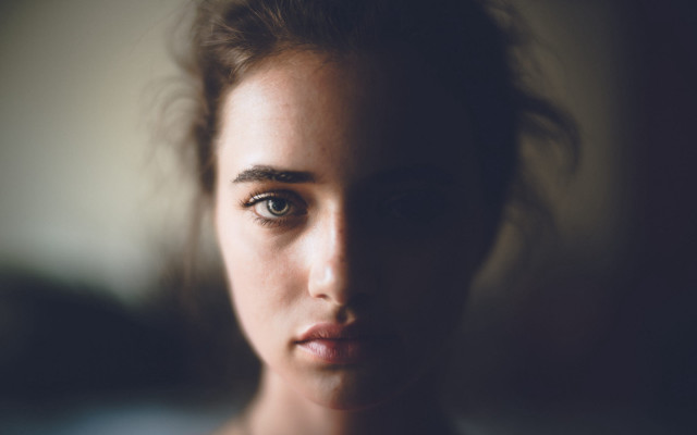 Serious woman blurry background portrait free wallpaper - medium preview image